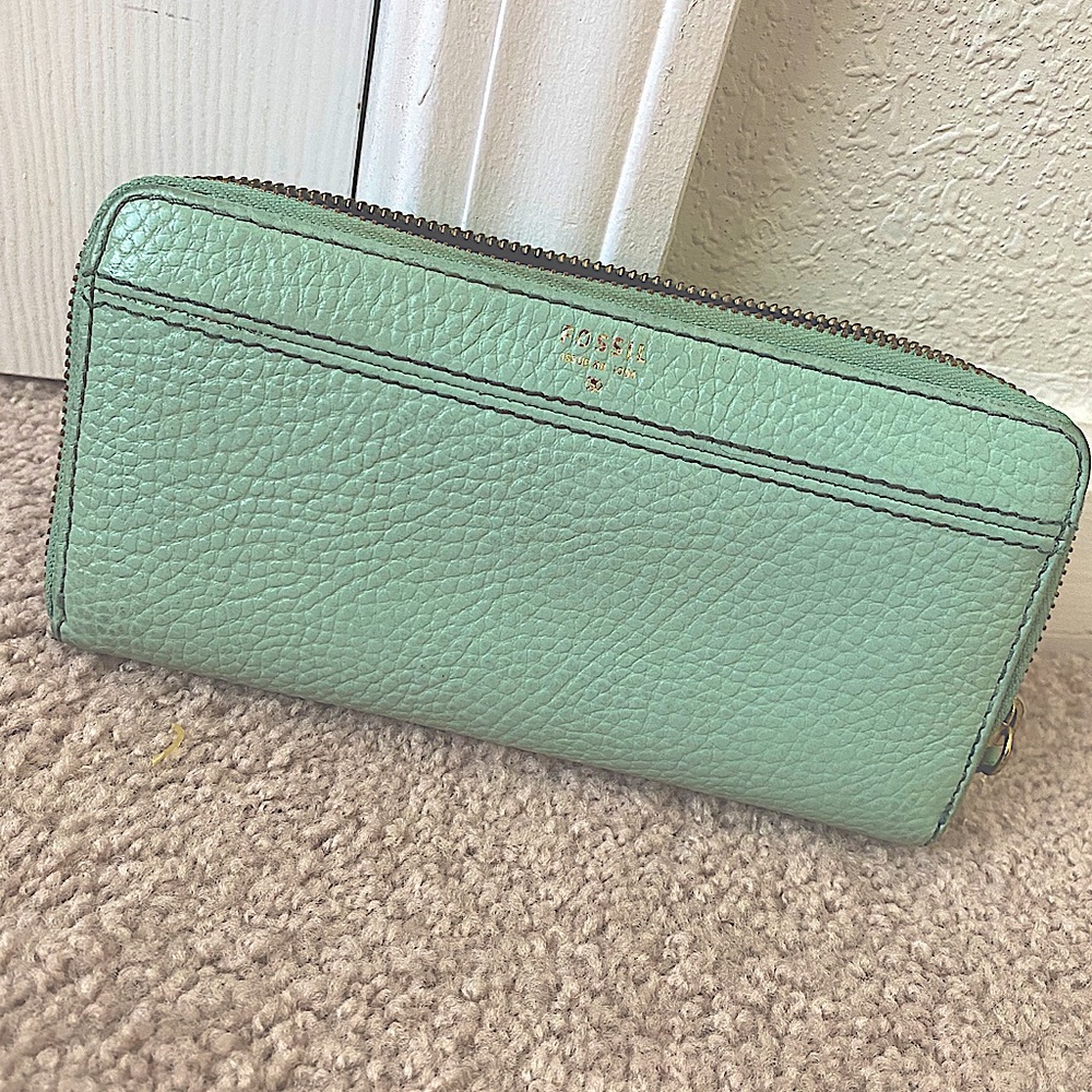 Fossil wallet!